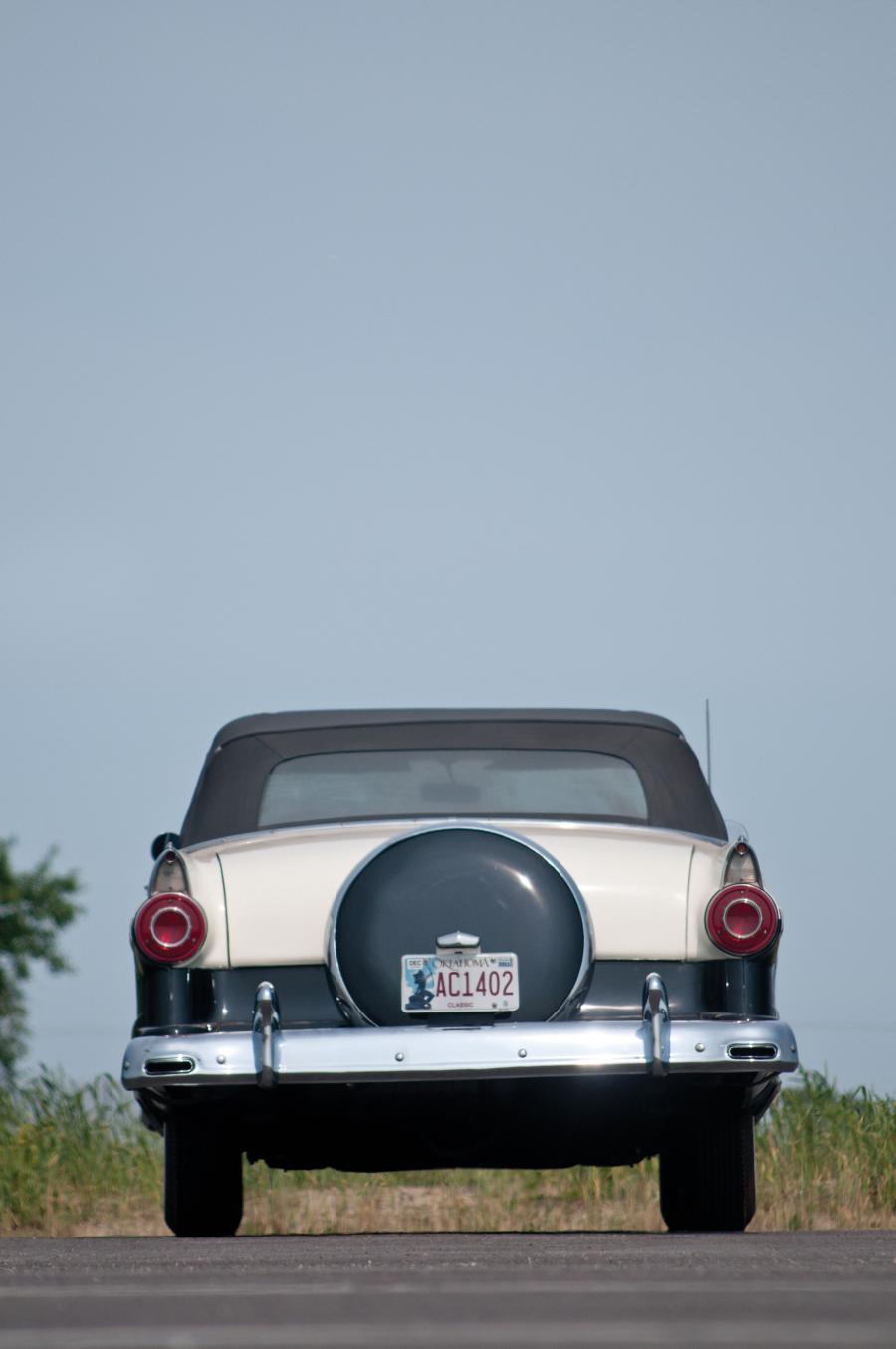  Ford Fairlane Sunliner Convertible 1956 года  (фото 14 из 42)